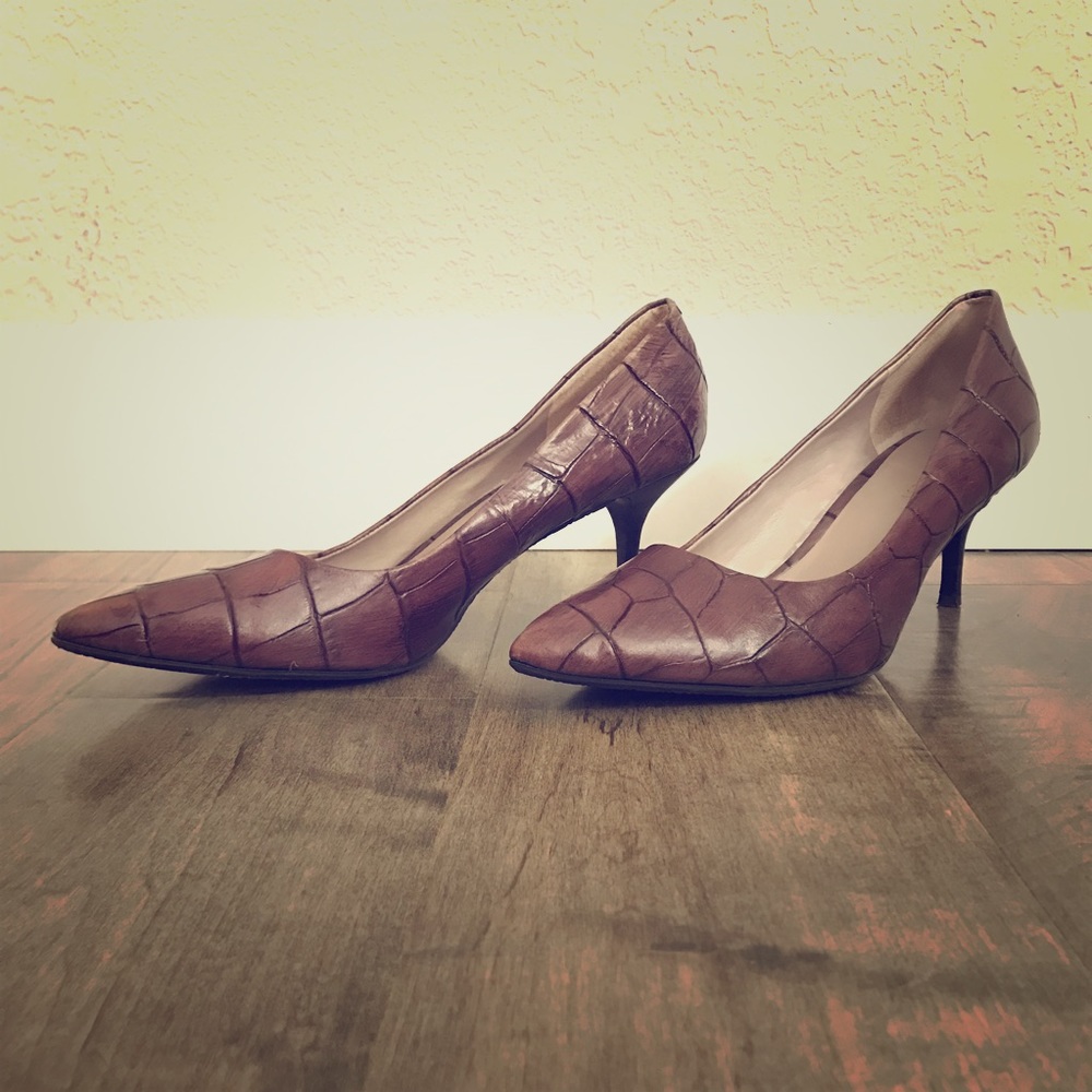Plum, alligator, Nine West, heals.